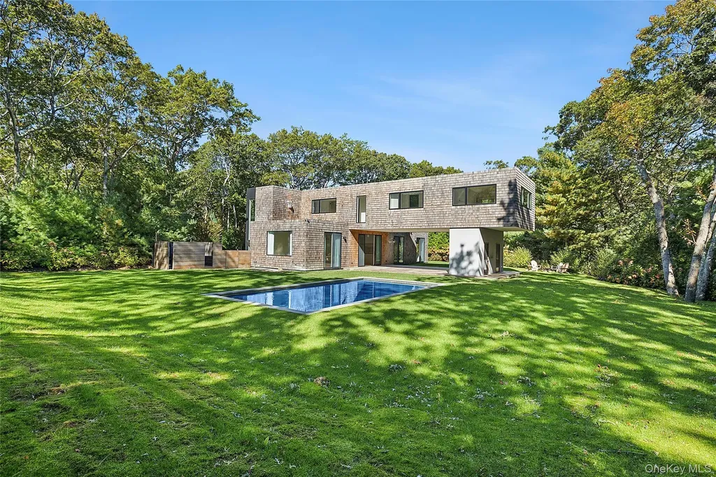 26 Alewive Brook Road East Hampton NY 11937