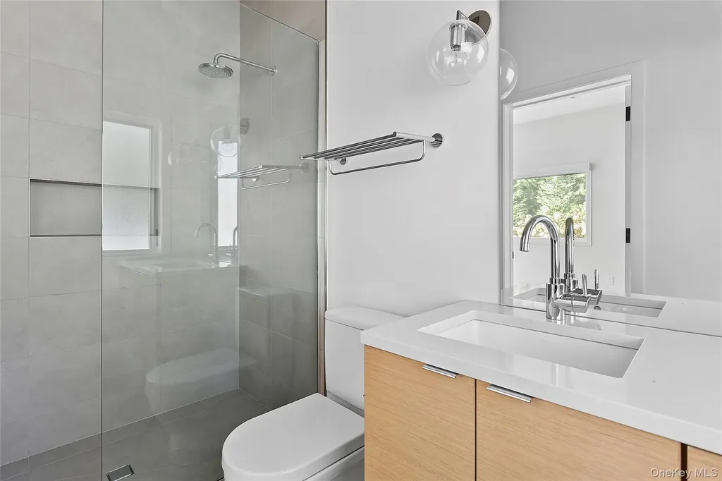 26 Alewive Brook Road East Hampton NY 11937