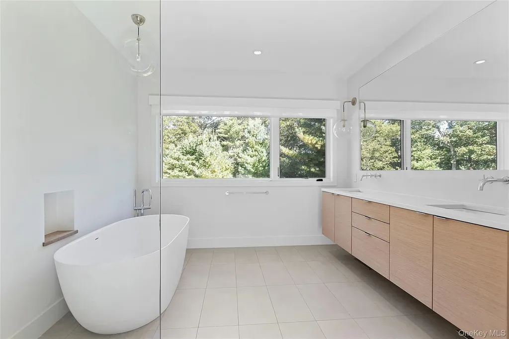 26 Alewive Brook Road East Hampton NY 11937