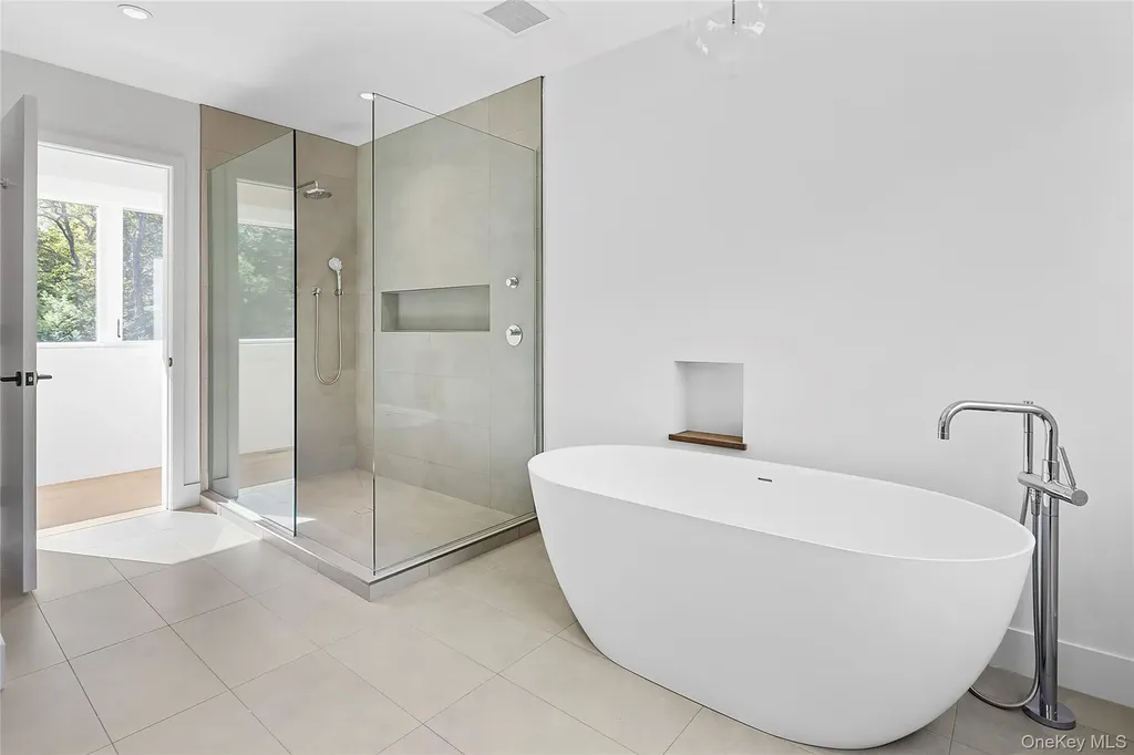 26 Alewive Brook Road East Hampton NY 11937