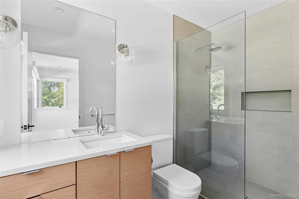 26 Alewive Brook Road East Hampton NY 11937