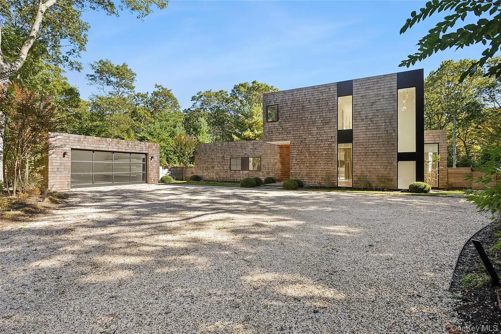 26 Alewive Brook Road East Hampton NY 11937