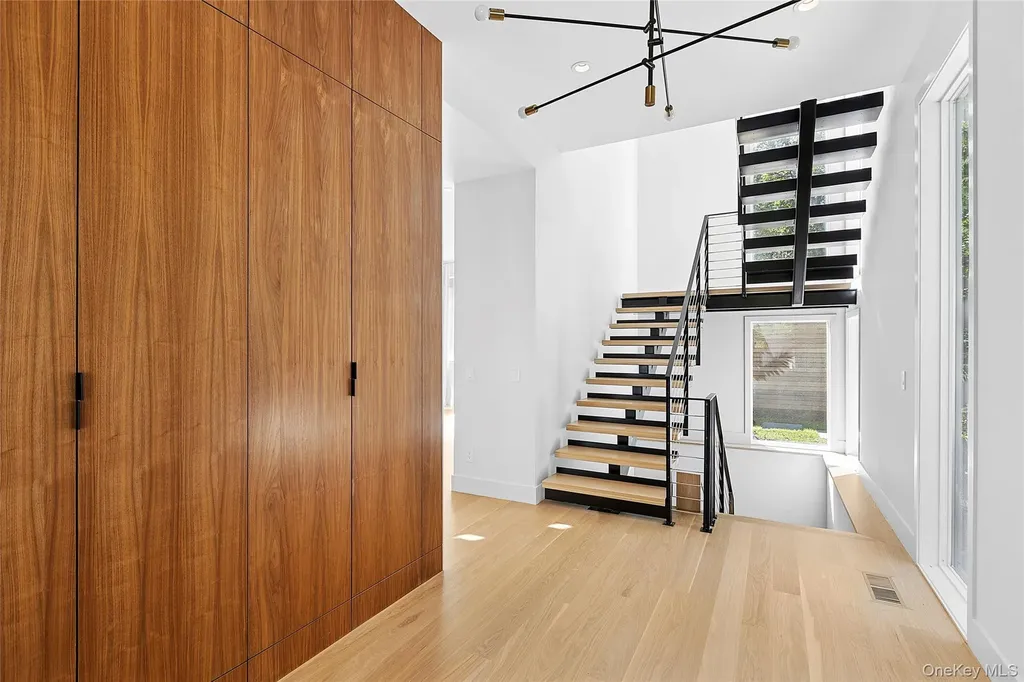 26 Alewive Brook Road East Hampton NY 11937