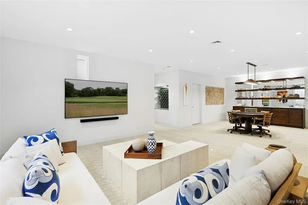 26 Alewive Brook Road East Hampton NY 11937