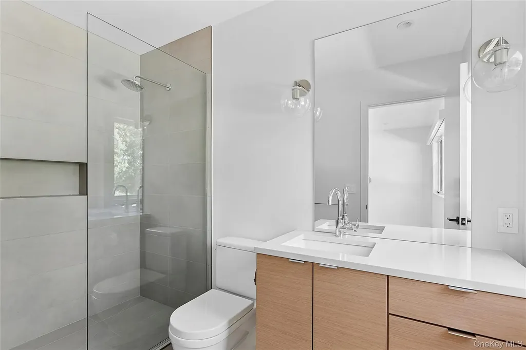 26 Alewive Brook Road East Hampton NY 11937