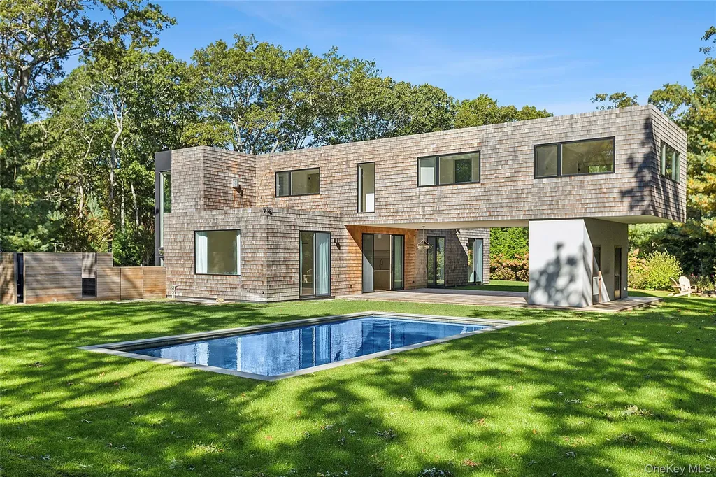 26 Alewive Brook Road East Hampton NY 11937