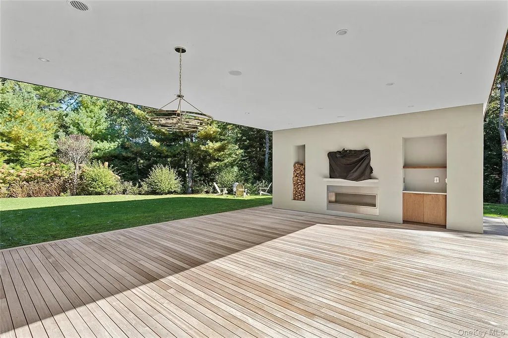 26 Alewive Brook Road East Hampton NY 11937