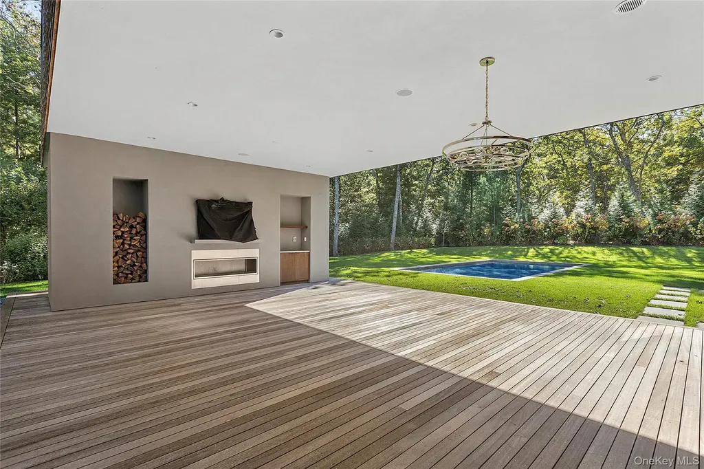 26 Alewive Brook Road East Hampton NY 11937