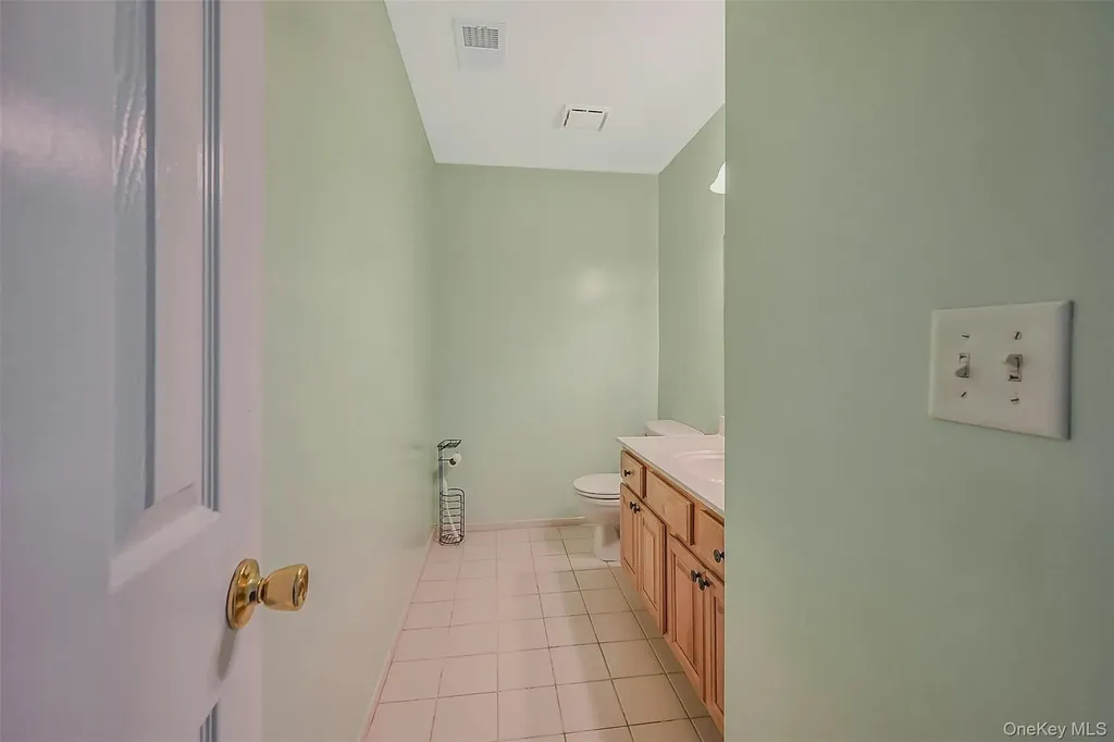 50 Strawberry Commons Riverhead NY 11901