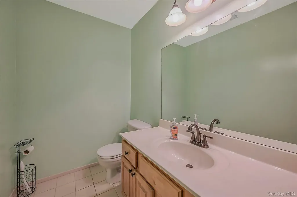 50 Strawberry Commons Riverhead NY 11901