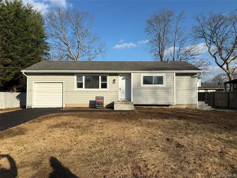 233 W 12th Street Deer Park NY 11729