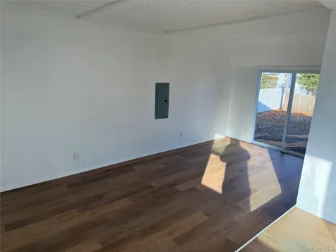 233 W 12th Street Deer Park NY 11729