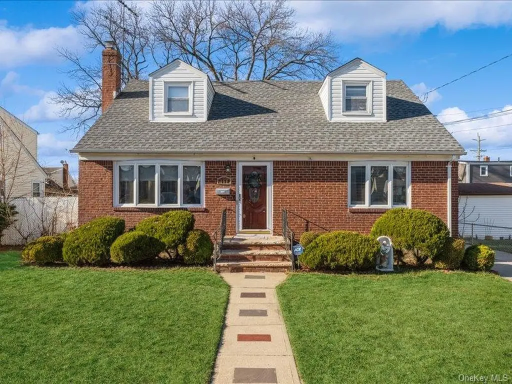 158 Clement Avenue Elmont NY 11003