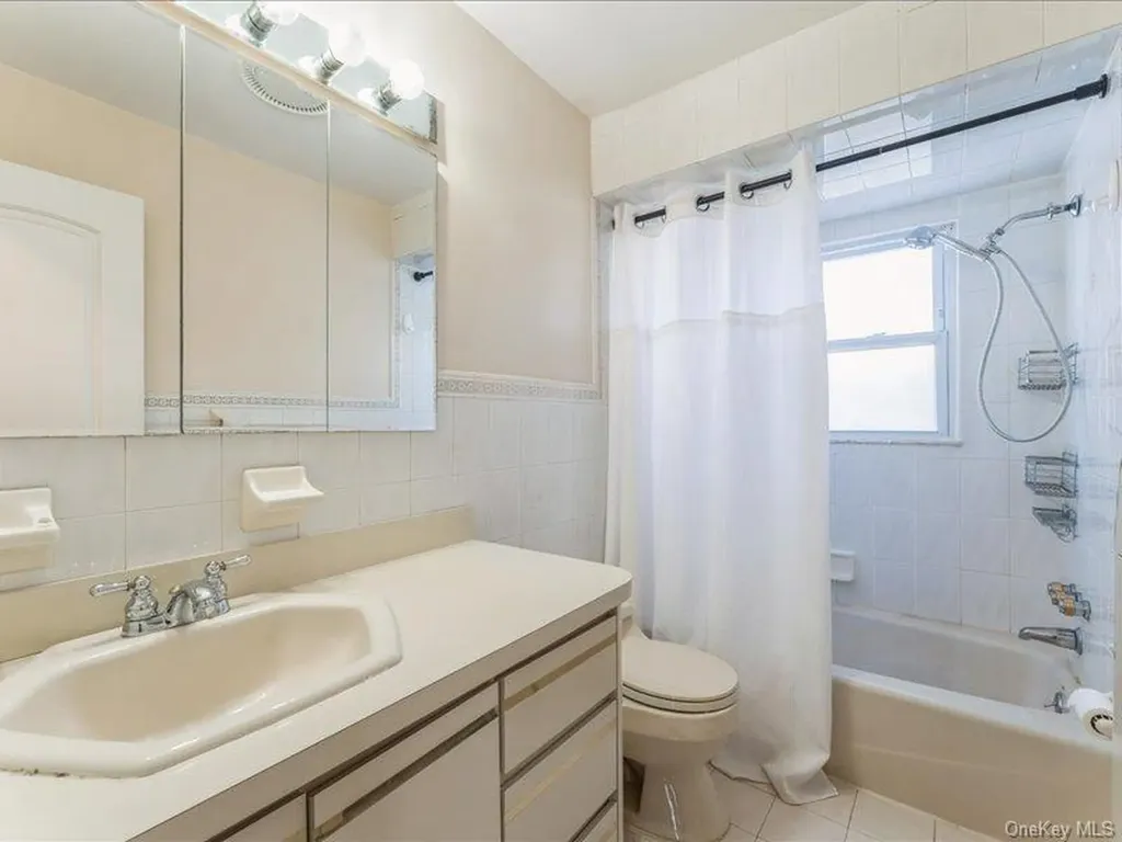 158 Clement Avenue Elmont NY 11003