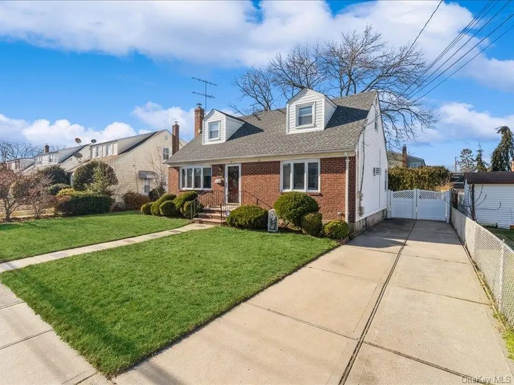 158 Clement Avenue Elmont NY 11003