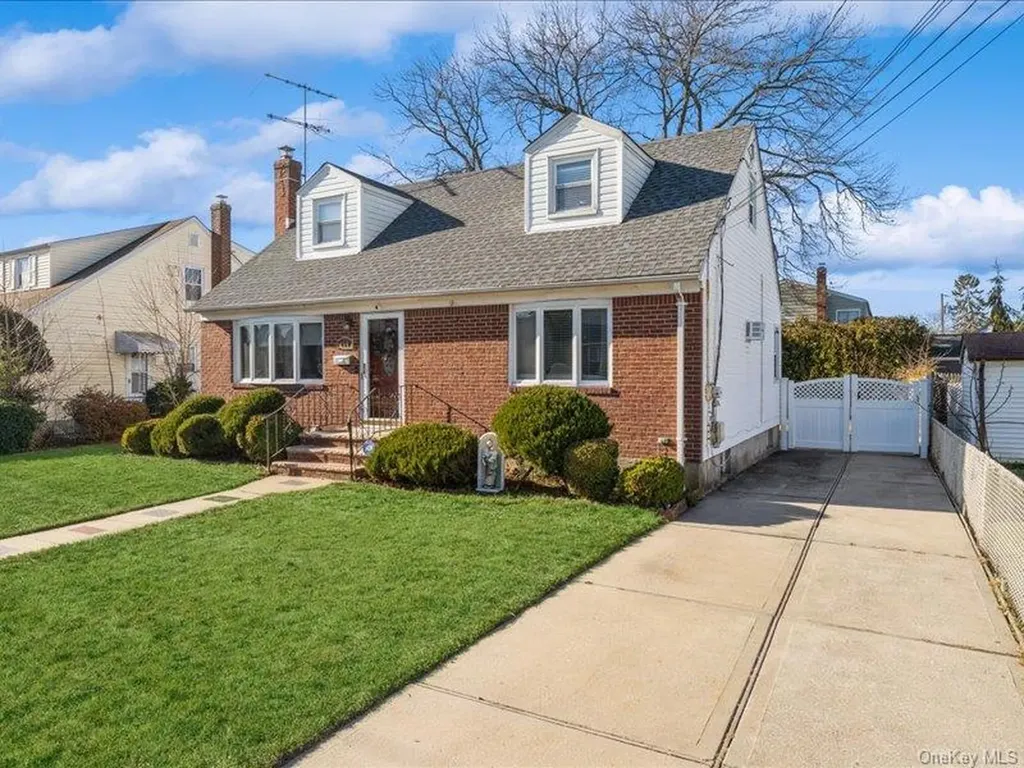 158 Clement Avenue Elmont NY 11003
