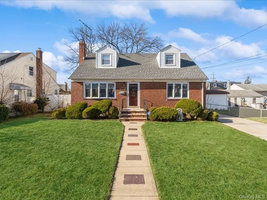 158 Clement Avenue Elmont NY 11003
