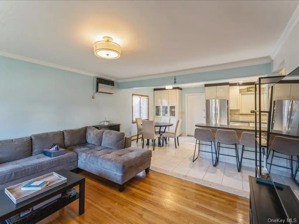 158 Clement Avenue Elmont NY 11003