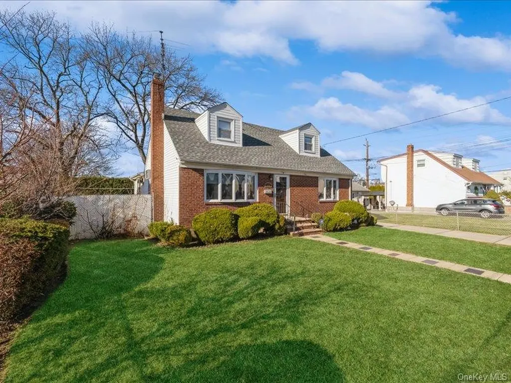 158 Clement Avenue Elmont NY 11003