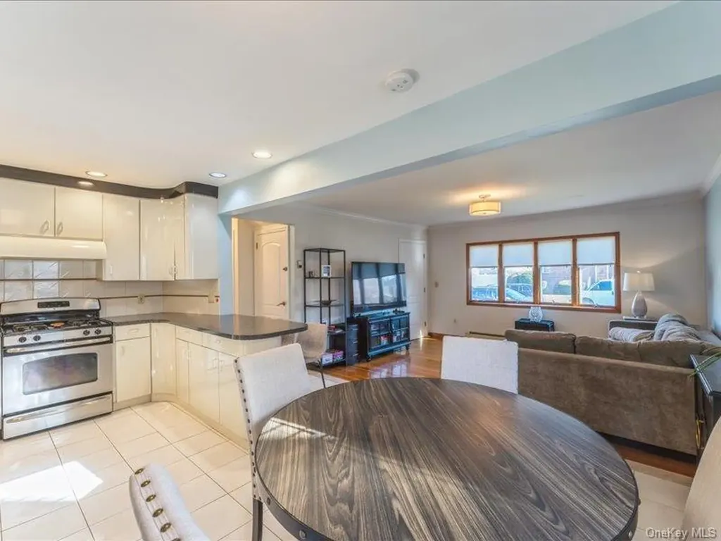 158 Clement Avenue Elmont NY 11003