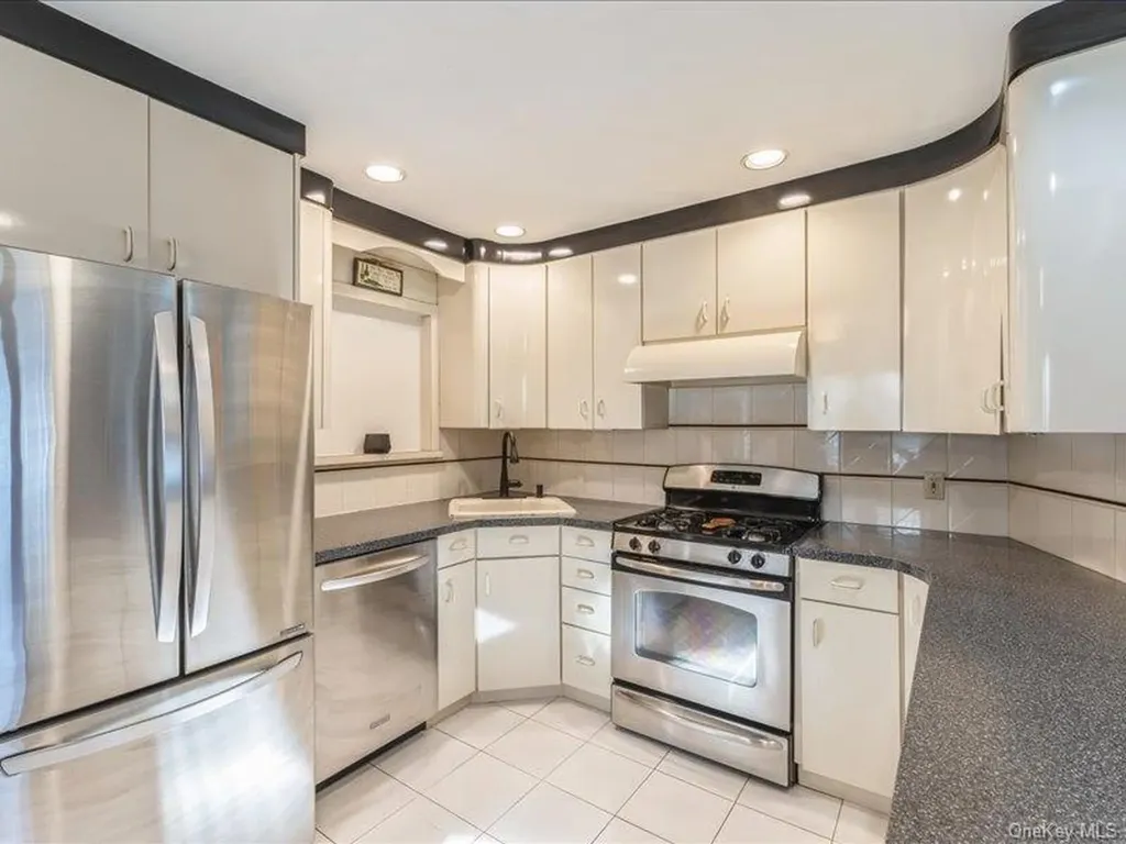 158 Clement Avenue Elmont NY 11003