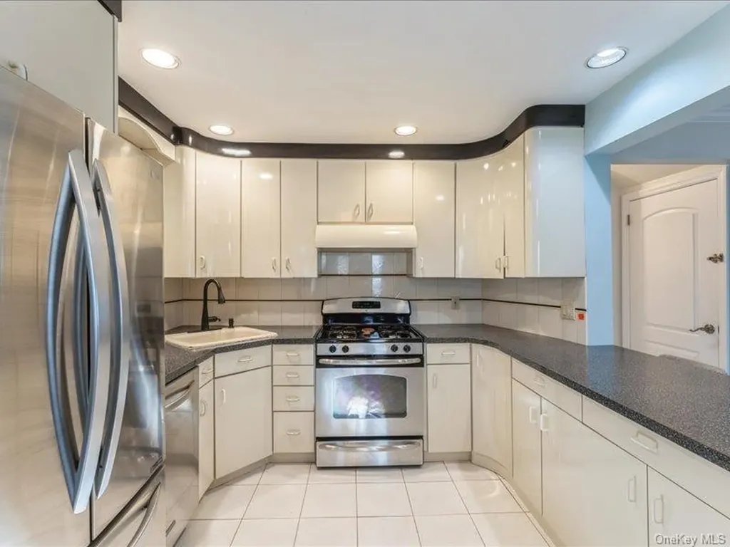 158 Clement Avenue Elmont NY 11003