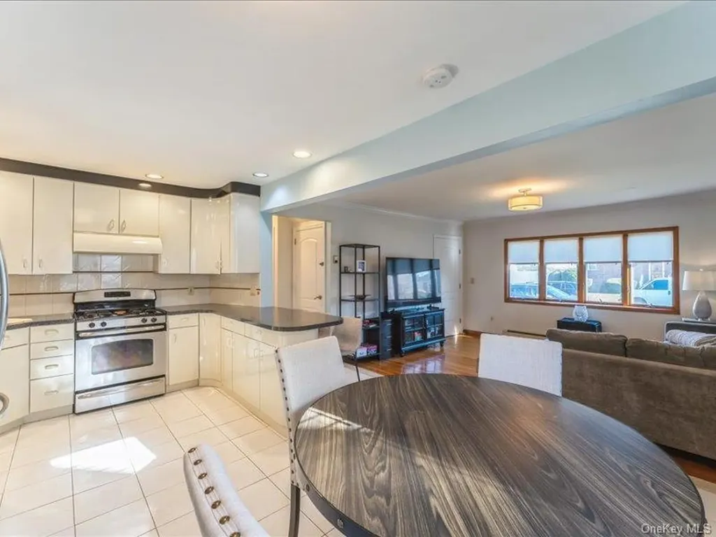 158 Clement Avenue Elmont NY 11003