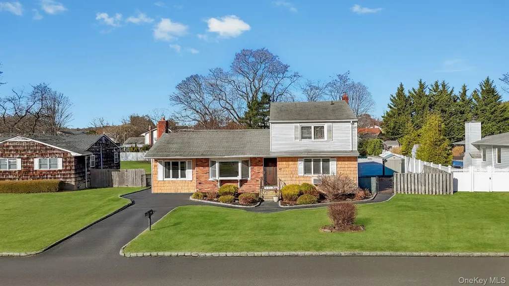 47 Pearsall Place Deer Park NY 11729