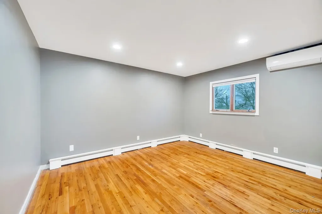 47 Pearsall Place Deer Park NY 11729