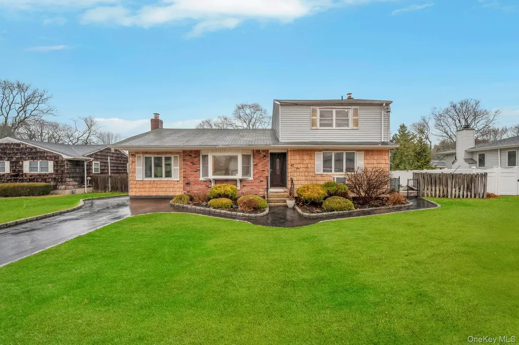 47 Pearsall Place Deer Park NY 11729