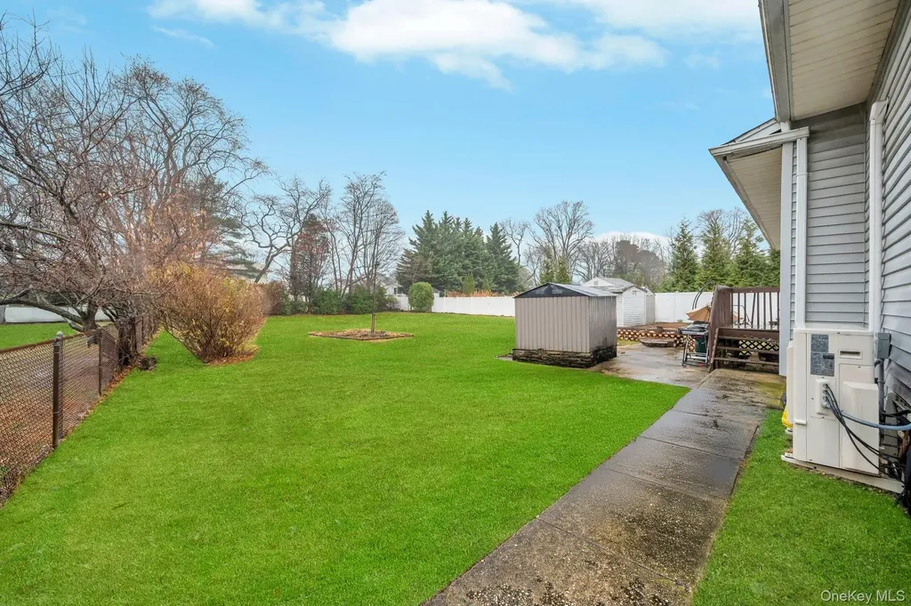 47 Pearsall Place Deer Park NY 11729