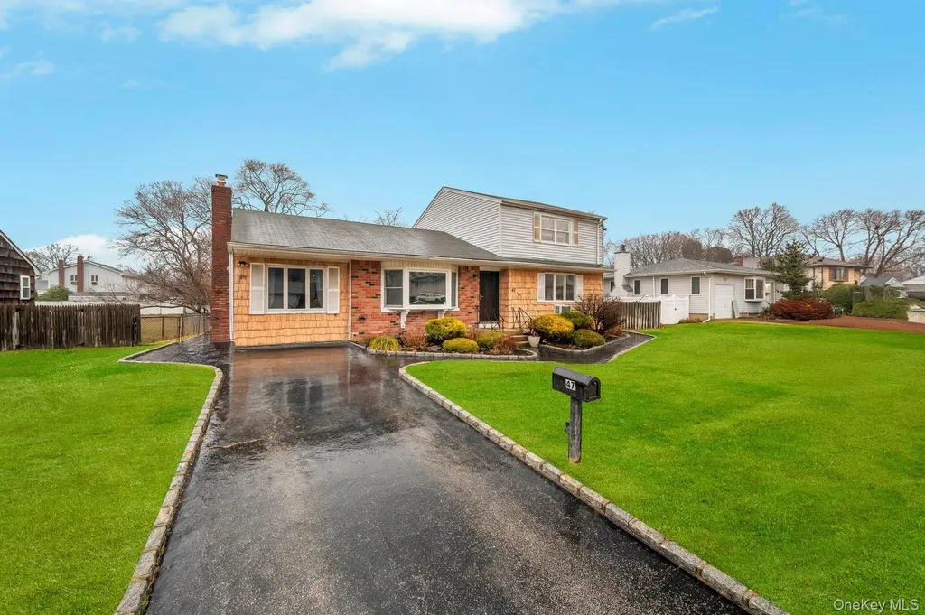 47 Pearsall Place Deer Park NY 11729