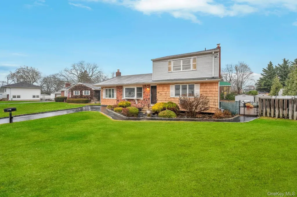 47 Pearsall Place Deer Park NY 11729