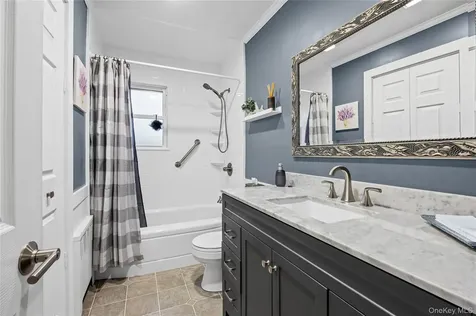 6 Simmons Drive East Islip NY 11730