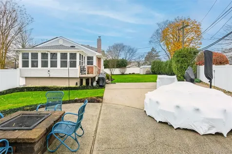 6 Simmons Drive East Islip NY 11730