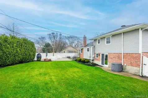 6 Simmons Drive East Islip NY 11730