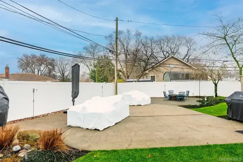 6 Simmons Drive East Islip NY 11730