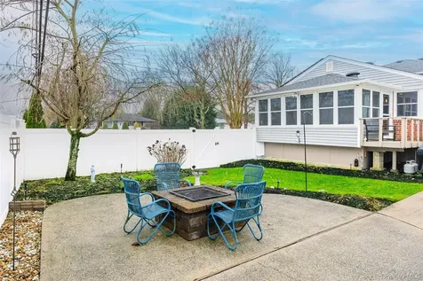 6 Simmons Drive East Islip NY 11730