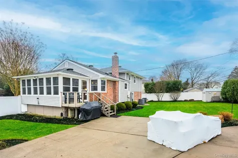 6 Simmons Drive East Islip NY 11730