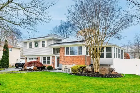6 Simmons Drive East Islip NY 11730