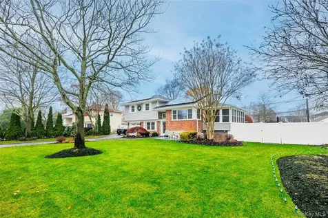 6 Simmons Drive East Islip NY 11730