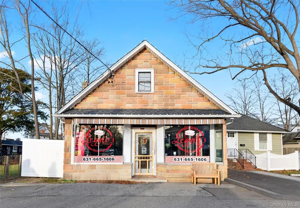 305 4th Avenue Bay Shore NY 11706