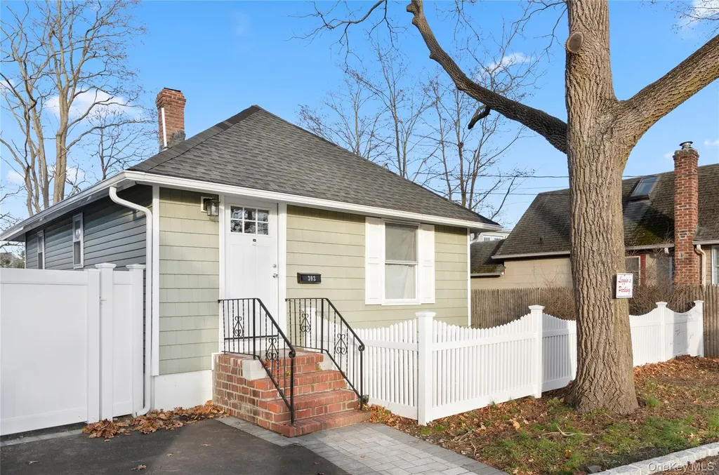 305 4th Avenue Bay Shore NY 11706