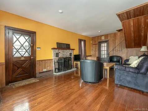61 The Boulevard Sea Cliff NY 11579