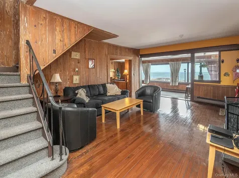 61 The Boulevard Sea Cliff NY 11579