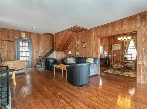 61 The Boulevard Sea Cliff NY 11579