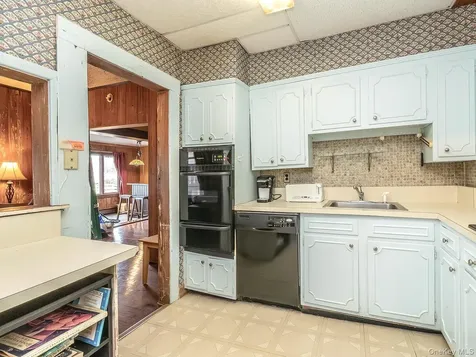 61 The Boulevard Sea Cliff NY 11579