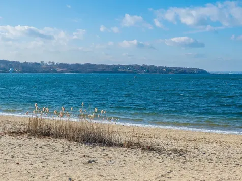 61 The Boulevard Sea Cliff NY 11579