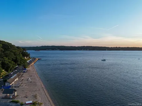 61 The Boulevard Sea Cliff NY 11579
