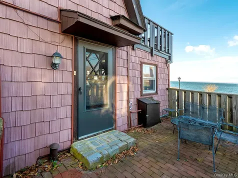 61 The Boulevard Sea Cliff NY 11579
